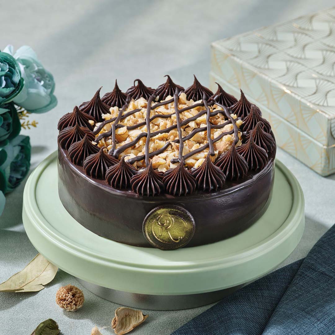 Revolution Bakers cake 32